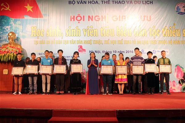 Con em đồng bào dân tộc thiểu số đóng góp quan trọng vào bảo tồn, phát triển văn hóa Việt Nam  - ảnh 1